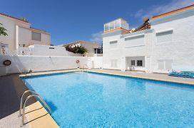 142 Villa Urbania Holiday Home By Sunkeyrents