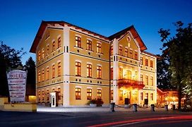 Hotel&Restaurant Waldschloss