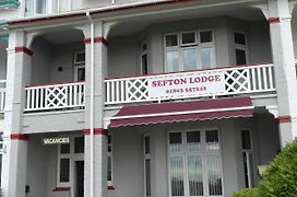 Sefton Lodge Seafront ,Panoramic Sea View Ensuite Balcony Rooms Available, Guest Garden