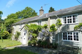 River Cottage A Country Retreat In Wooded Gardens