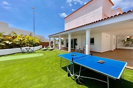 Beautiful Villa Amorio - Private Heated Pool With Sea Views & Wifi