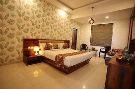 Hotel Bhairav Bagh With Swimming Pool