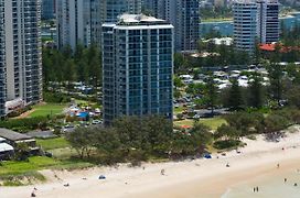 Golden Sands On The Beach - Absolute Beachfront Apartments