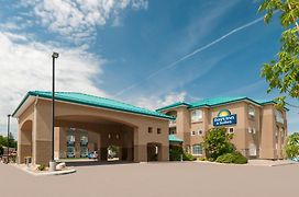 Days Inn & Suites By Wyndham Brandon