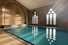 The Classrooms, Loch Ness Abbey - 142M2 Lifestyle & Heritage Apartment - Pool & Spa - The Highland Club - Resort On Lake Shores