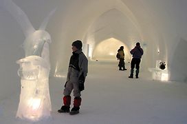 Kakslauttanen Arctic Resort - Igloos&Chalets