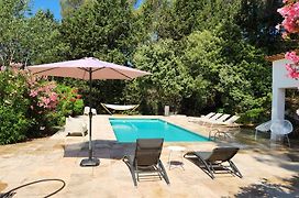 La Bastide Blanche Magnifique villa 5 étoiles 5 chambres et piscine privée sur 6500 m VAR