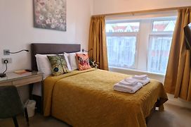 The Torland Paignton Seafront - All Rooms En-Suite, Free Parking, Wifi