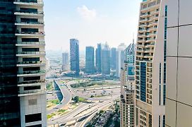 Dubai Marina - Marina Pinnacle Tower