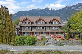 Squamish Adventure Inn