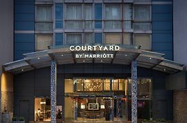 Courtyard By Marriott New York Manhattan / Soho