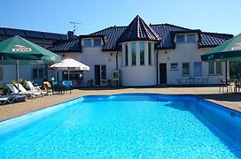 Brydar With Sauna, Swimming Pool And Jacuzzi