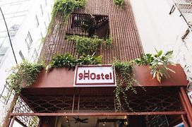 9 Hostel And Bar