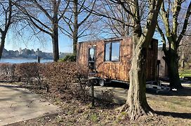 Das Wiesenhaus: Wohnen im Tiny House direkt am Rhein