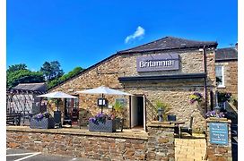 The Britannia Inn & Waves Restaurant