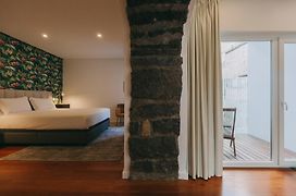Azores Inn - Family Suites