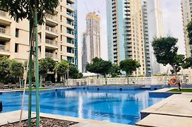 Nasma Luxury Stays - Fancy Apartment With Balcony Near Burj Khalifa