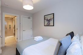 Dragon Suites - Edinburgh City Centre 2 Bed Apartment