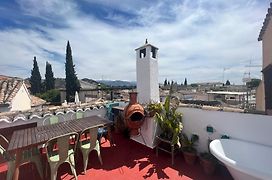 Cosy House, Sunny Terrace, Amazing Views & Outdoor Bathtub!