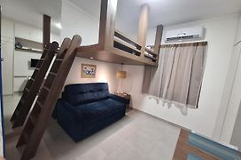 Apartamento Moderno A 70 M Da Praia Do Embare ! Vista Lateral ,Ar Condicionado ,Wi-Fi ,Pet Friendly!