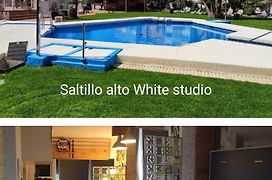 Saltillo Alto White Studio
