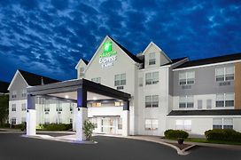 Holiday Inn Express & Suites Port Washington, An Ihg Hotel