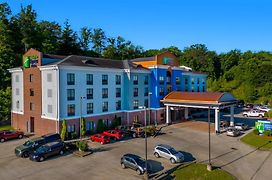 Holiday Inn Express & Suites Cross Lanes, An Ihg Hotel