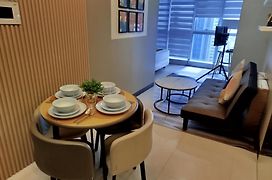 Uptown Parksuites Tower 1 Bgc