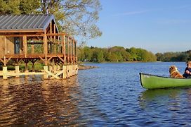 Lacustra Cabanes accessibles en canoé et Chalets tout confort