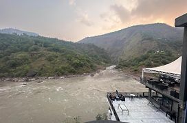 Hotel La Orilla Muzaffarabad