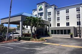 Holiday Inn Express Hotel & Suites Cocoa Beach, An Ihg Hotel