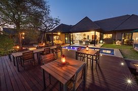 Moya Safari Lodge & Villa