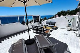 Luxury Beachside Apartment - Stunning Ocean Views