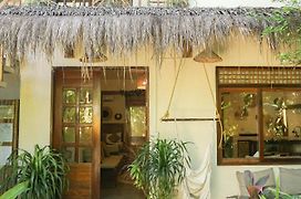 Greenhouse Siargao Roadside Boutique Apartments