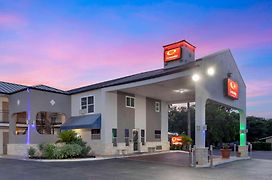 Econo Lodge Inn & Suites Near Lackland Afb