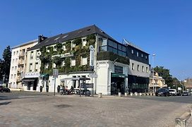 Brit Hotel L'Arrivee Guingamp