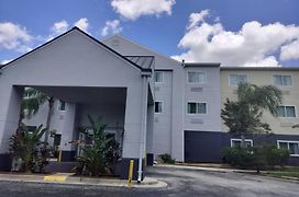 Fairfield Inn And Suites By Marriott Tampa North