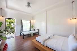 Yama Apartments - Private Beachfront