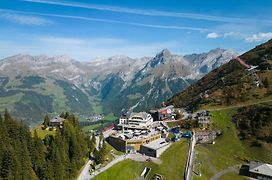 Berghotel Truebsee - Accessible Only By Cable Car