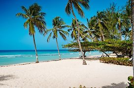 Coconut Court Beach Hotel