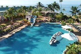 Outrigger Fiji Beach Resort