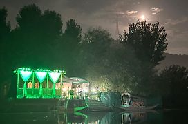 Green View Group Of Houseboats