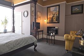 Ashburton House - B&B