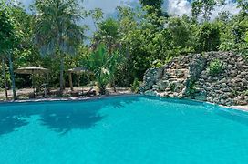 Jolie Jungle Eco Hotel (Adults Only)