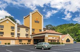 Comfort Inn & Suites Lavale - Cumberland