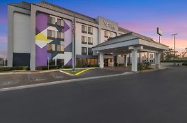 Spark By Hilton Bakersfield Central