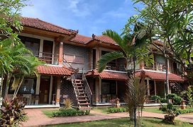 Lovina Beach Hotel