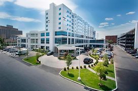 Residence Inn By Marriott The Bronx At Metro Center Atrium