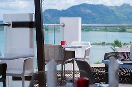 Ramada Suites By Wyndham Wailoaloa Beach Fiji