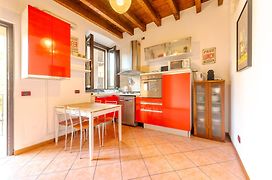 Guest Planet - Rosso Milano Apartment - Navigli Area